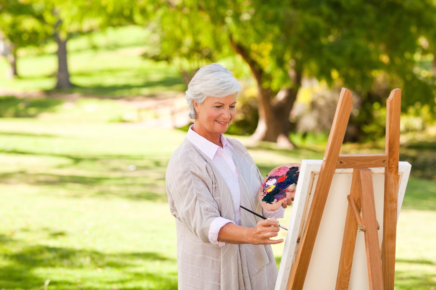 Proveer at Grande View | Senior woman painting outdoors